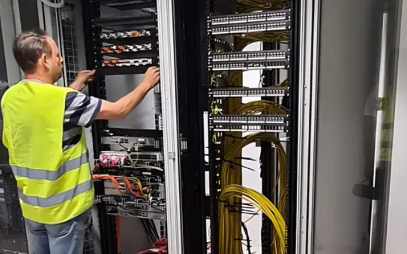HET IT Rack & Stack Service